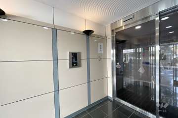 エントランスはオートロック付きです。