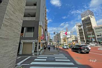 敷地の北側前面道路（東側から）