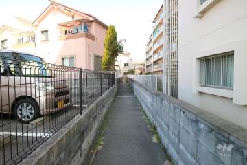 敷地西側の通路