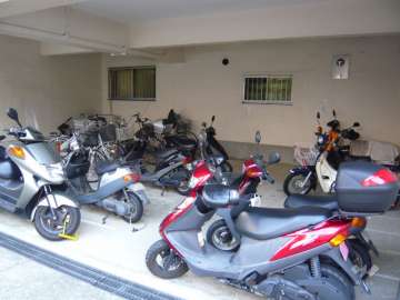 屋内バイク置場