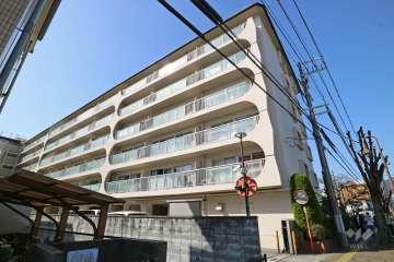 逆瀬川スカイハイツの外観（北東側から）