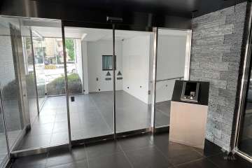 エントランスはオートロック付きです。