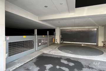 敷地内駐車場（屋内機械式）