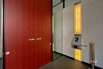 エントランスはオートロック付きです。