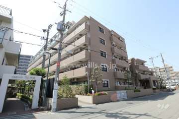 ロイヤルシャトー伊丹行基の外観（南東側から）