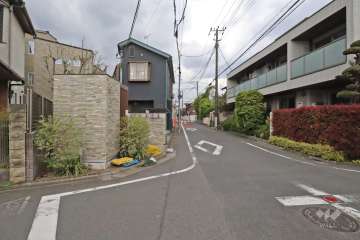 敷地北東側前面道路(北西側から)