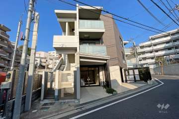 オープンレジデンシア中目黒別所坂の外観（西側から）