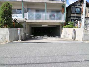 駐車場出入り口(ロボットゲート付き)