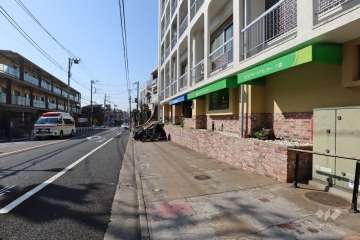 敷地東側の前面道路
