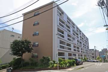 中銀東山マンシオンの外観（南西側から）