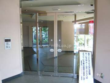 エントランスはオートロック付きです。