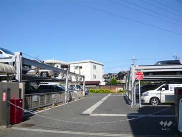 敷地内駐車場（屋外機械式と平面式）　ロボットゲート付きです。