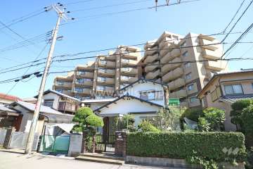 ウィングコート伊丹大野の外観（西側から）