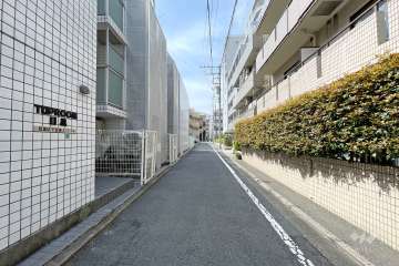 敷地北西側の前面道路