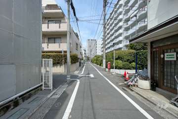 敷地北東側の前面道路
