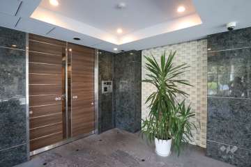 エントランスはオートロック付きです。