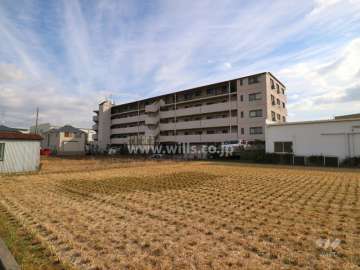 周辺は『バラ公園』に近い、区画の整った住宅地です。