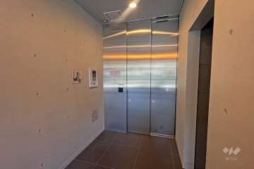 エントランスはオートロック付きです。