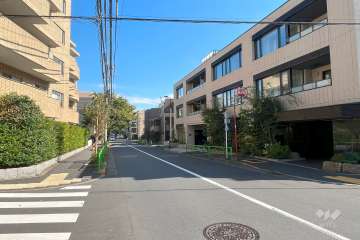 敷地北側の前面道路　