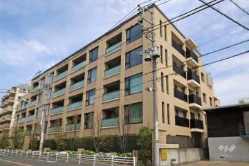 プラウド目黒東が丘の外観（南東側から）