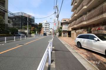 敷地南西側の前面道路