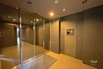 エントランスはオートロック付きです。