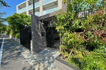 エントランス（西側/オートロック付き）