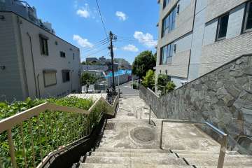 敷地南側の前面道路