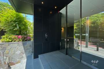 エントランスはオートロック付きです。