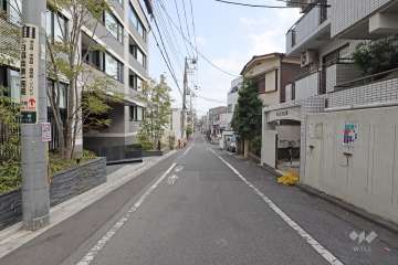 敷地南側の前面道路