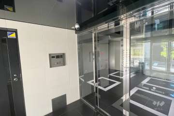 エントランスはオートロック付きです。