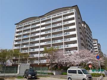 ラ・ヴェール伊丹昆陽池B棟の外観（南側から）