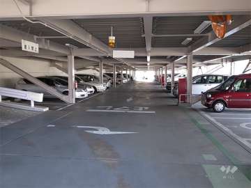 駐車場は平面式です。