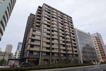 ザ・マジェスティオート目黒の外観（北西側から）