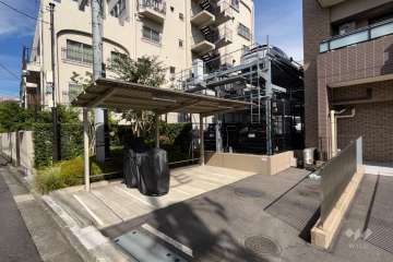 バイク置場（屋根付き）