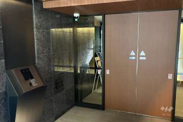 エントランスはオートロック付きです。