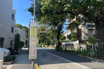 敷地の北側前面道路（東側から）