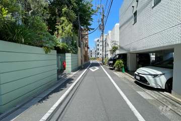 敷地東側の前面道路