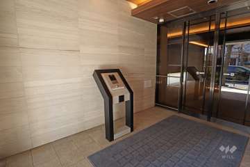 エントランスはオートロック付きです。