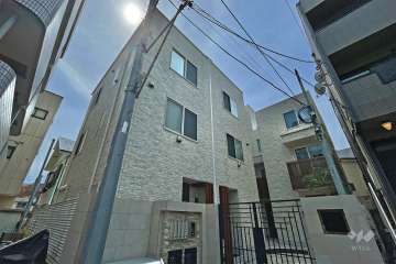 アジール・デューク目黒の外観（北東側から）