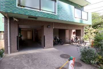 屋内に設けられた駐輪場