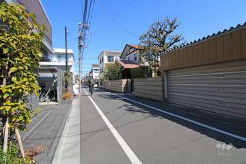 敷地北東側の前面道路