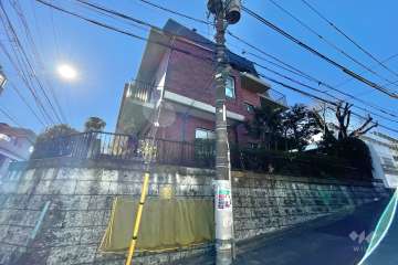 コート諏訪山の外観（北西側から）