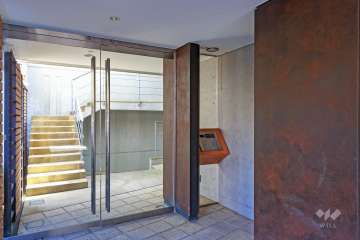 エントランスはオートロック付きです。