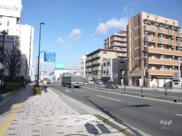 敷地の東側は『産業道路』に面しています。