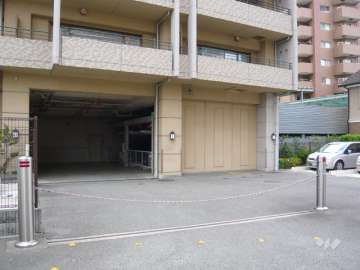 駐車場の出入り口（ロボットゲート付き）