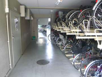 屋内にある駐輪場
