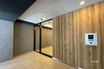 エントランスはオートロック付きです。　