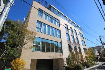 ディアナガーデン鷹番の外観（南西側から）