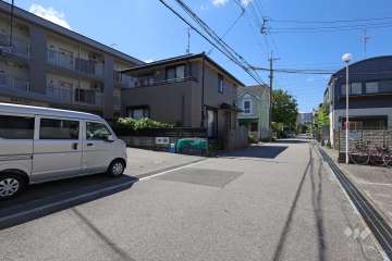 敷地北東側の前面道路